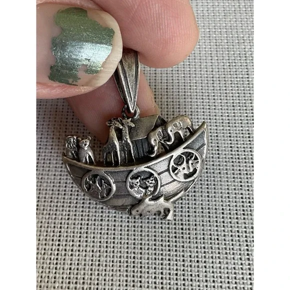 Vintage 925 Thailand Sterling Silver Noah's Arc Pendant ESTATE JEWELRY - Picture 4 of 4